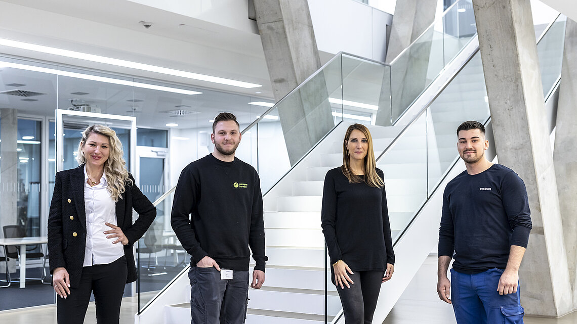 Kathrin Bedkowski, Marc Kutscher, Nina Söhner und German Desch im Empfangsberiech von Vulkan