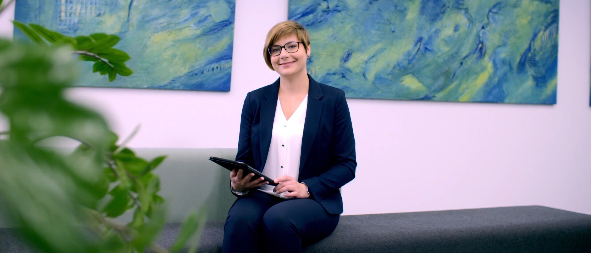 Frau mit Tablet