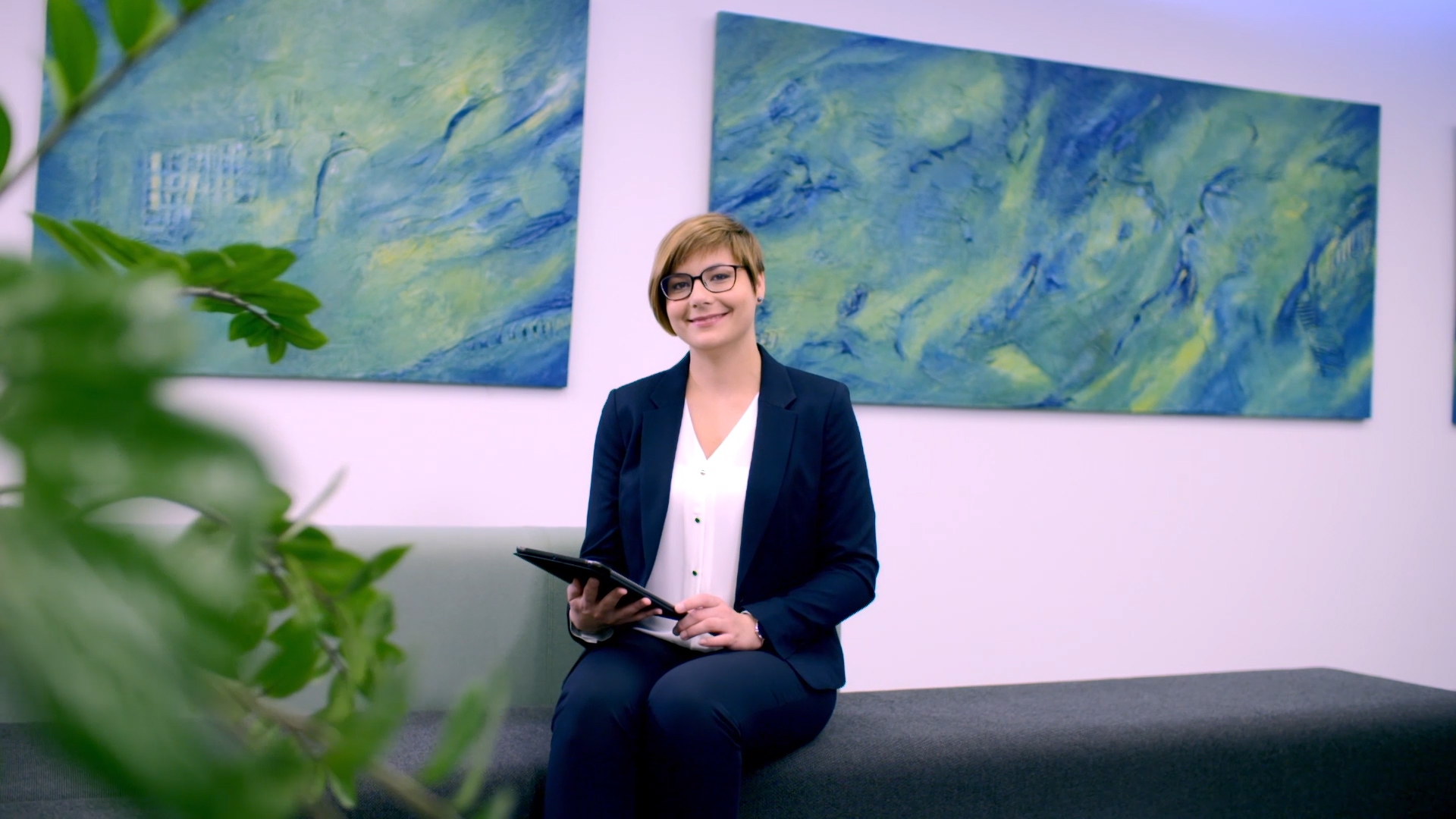 Frau mit Tablet