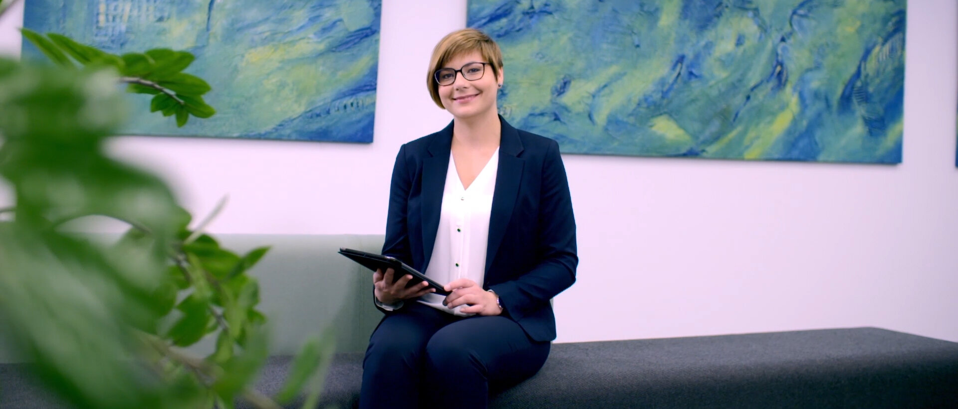 Frau mit Tablet