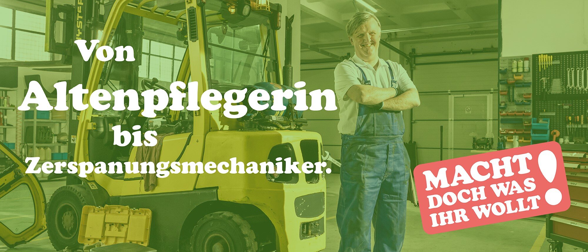 Logistikmitarbeiter mit Gabelstapler im Lager.