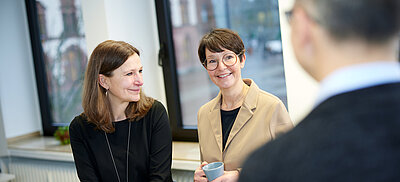 Brigitte Booke, Karin Otterbach-Rothe und Kay Opitz im Gespräch